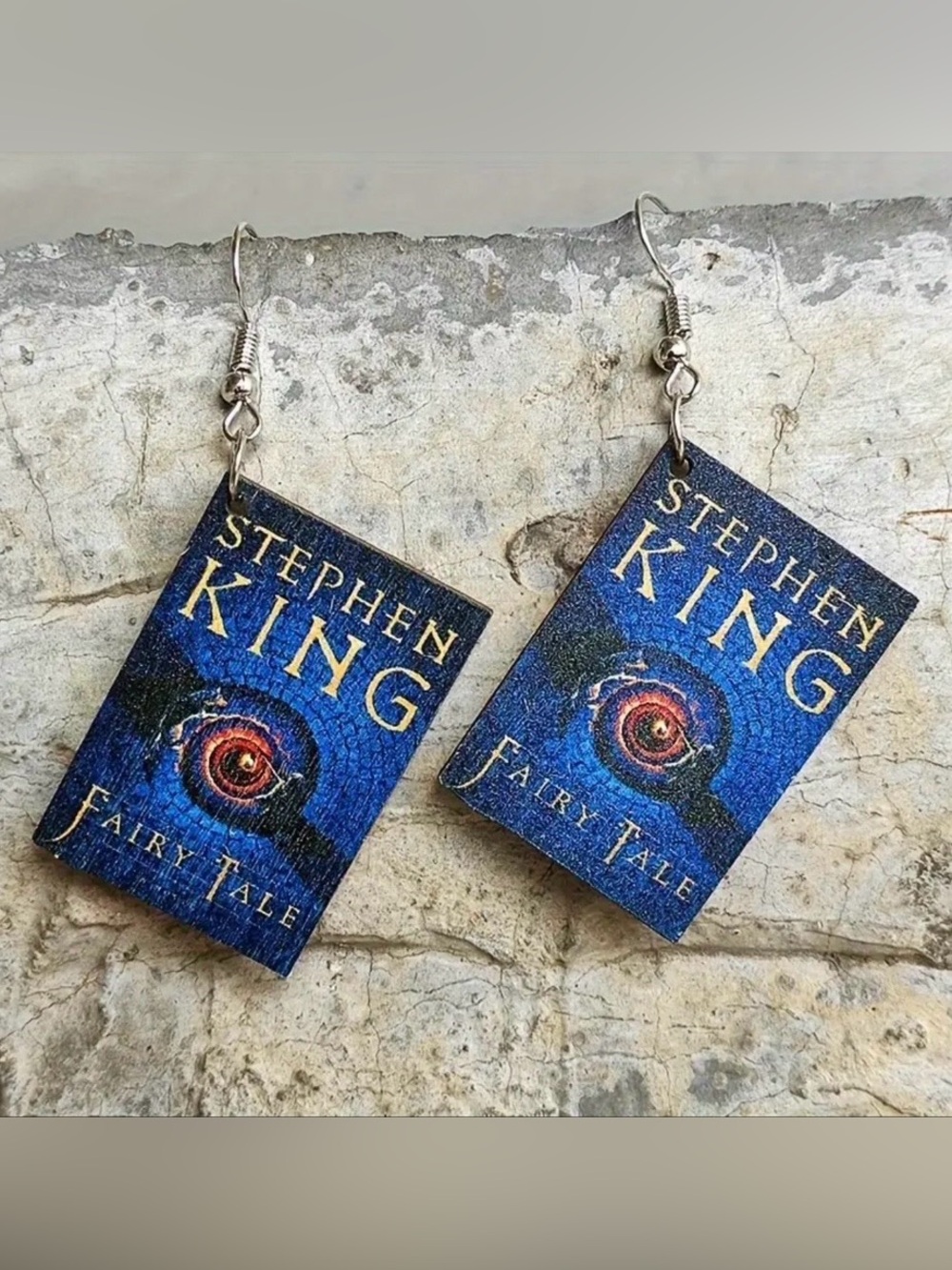 Stephen King Book Cover Earrings in Blue, NWT 📚🐉